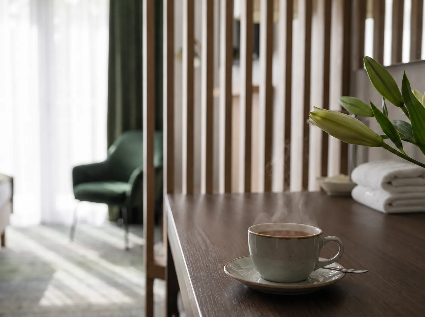 Natūralių medžiagų ir ramaus poilsio detalės „Comfort+“ kambaryje